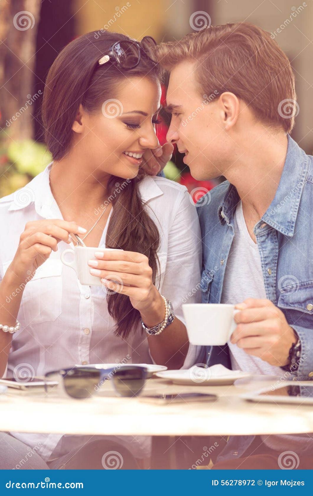 Feelflame Evaluation: Is It Beneficial To Date Online?